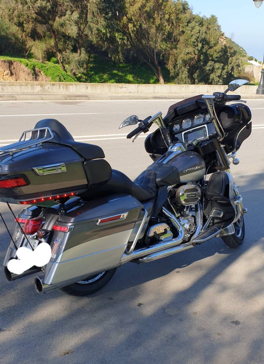 Harley-Davidson-electra-glide-limited-FLHTK