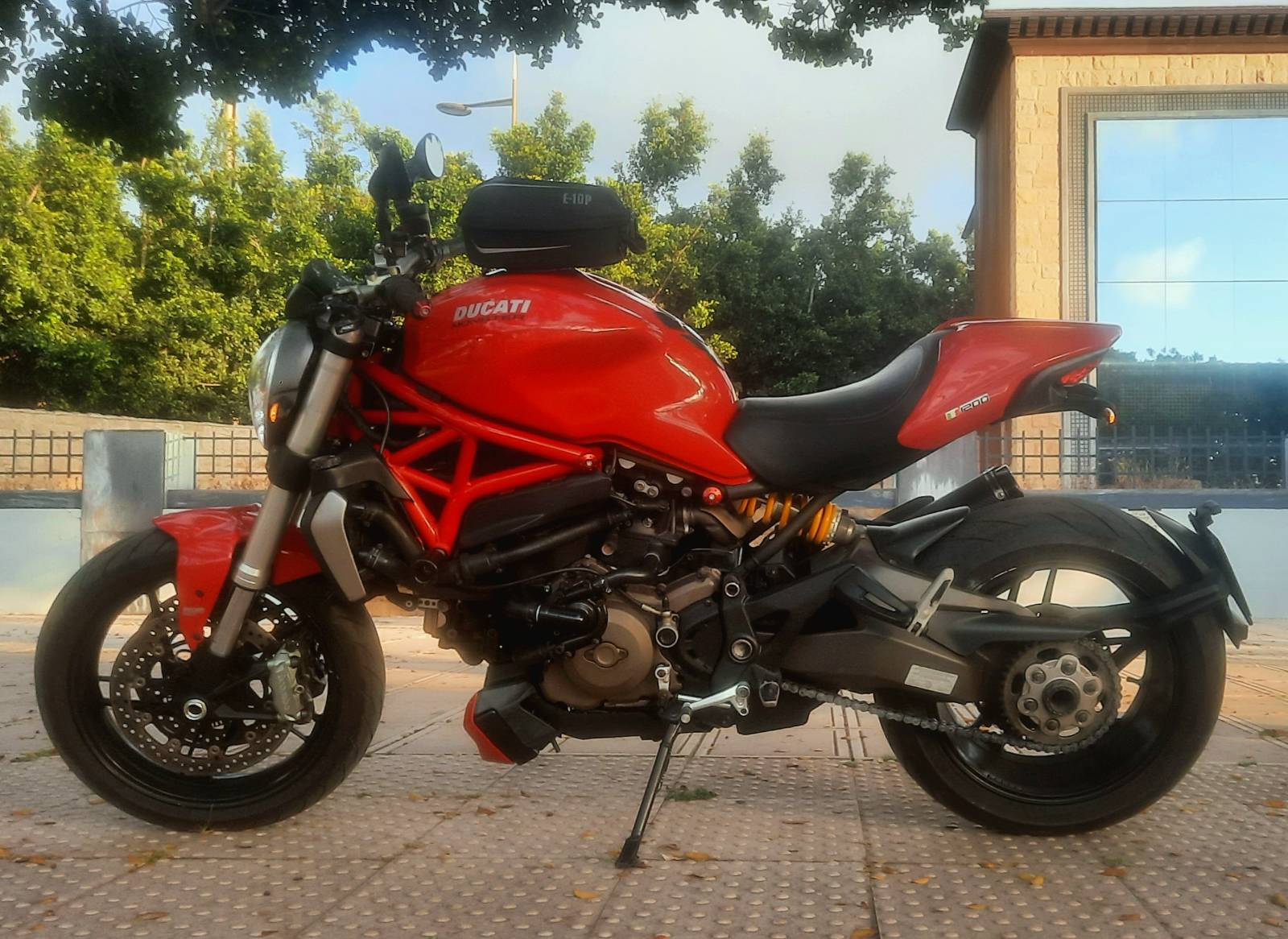 Ducati-monster-1200-ww-maroc