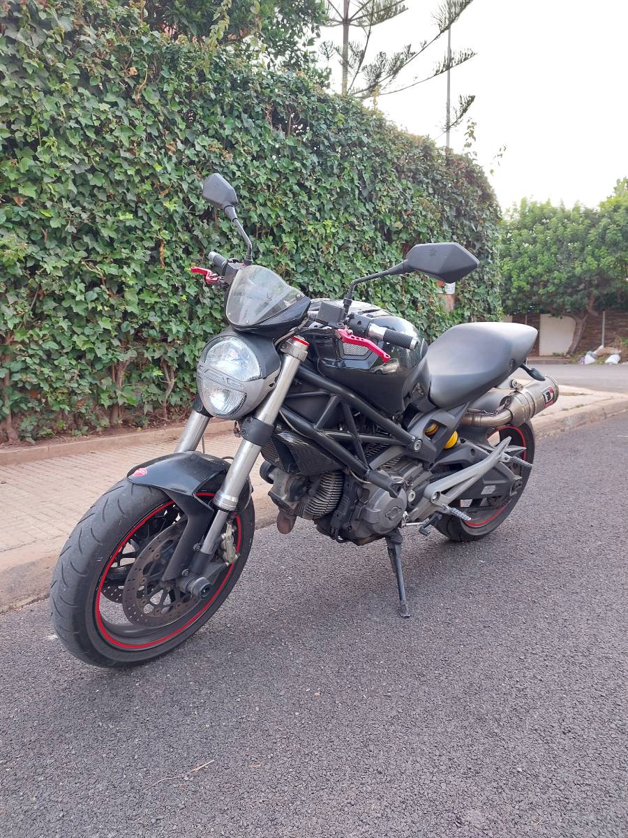 Ducati-Monster-696